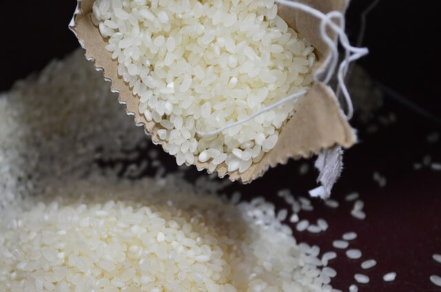 1 porsiyon pirinç pilavı kaç kalori? Tereyağlı, şehriyeli pirinç pilavı kaç kalori? 1 tabak, 1 kaşık pirinç pilavı kaç kalori ve besin değeri
