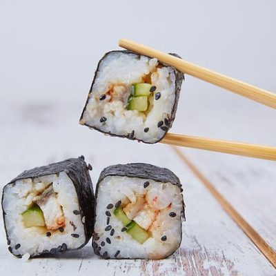 Pratik Sushi Tarifi ve ya Sushi nasıl yapılır? Sushi malzemeleri ile evde Sushi yapımı. Sushi tarifinin püf noktaları nelerdir?