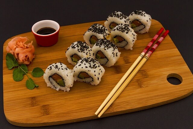 uramaki sushi kalori oranı ve besin değeri